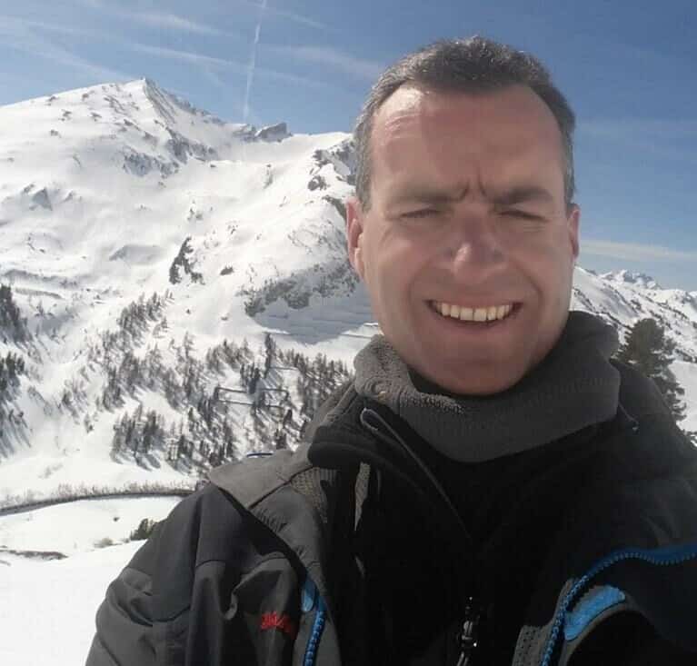 Markus beim Schi fahren in den Bergen